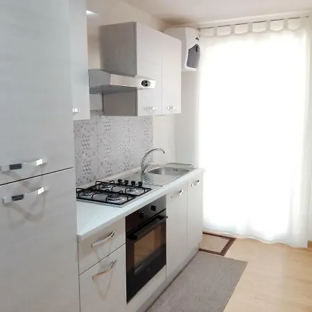 Casa Corso Umberto I, Historic Main Street Apartment *