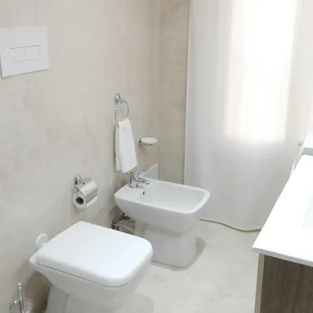 Casa Corso Umberto I, Historic Main Street Apartment *
