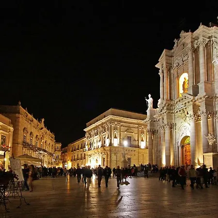 Casa Corso Umberto I, Historic Main Street