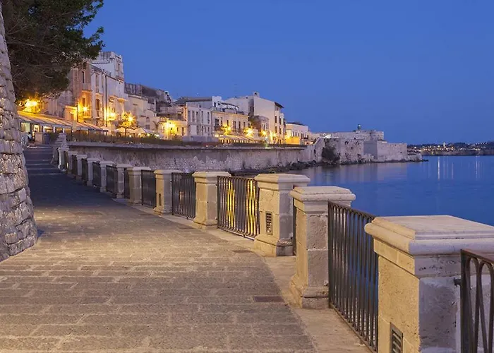 Casa Corso Umberto I, Historic Main Street Apartman *